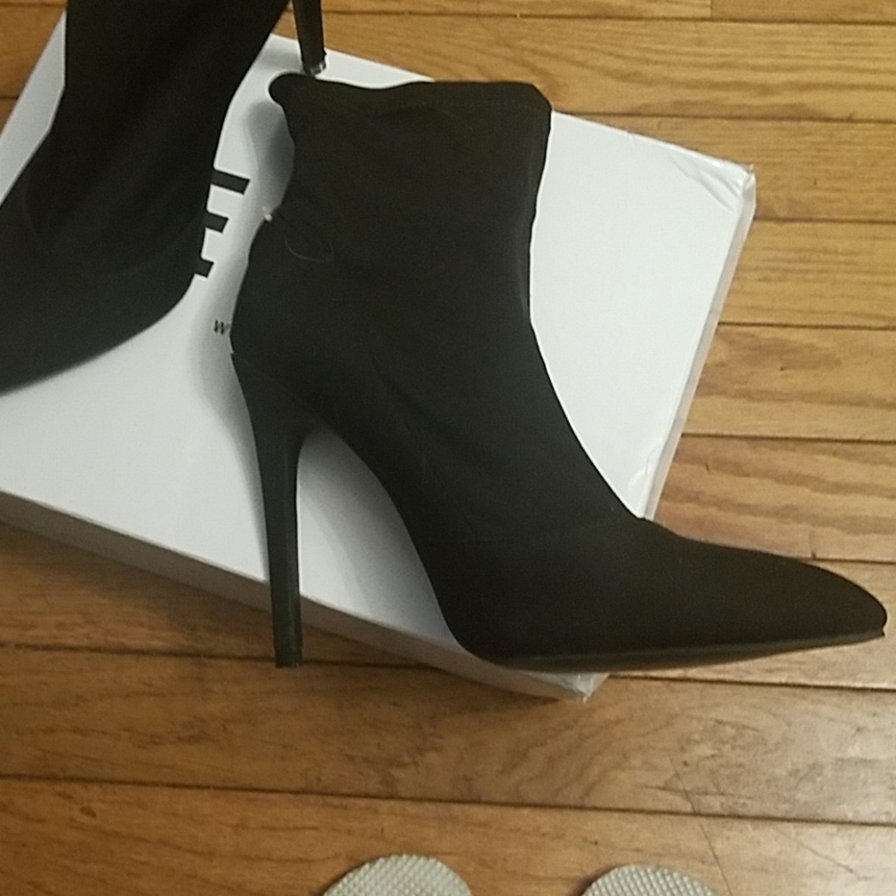 Boot - Picture 3 of 5
